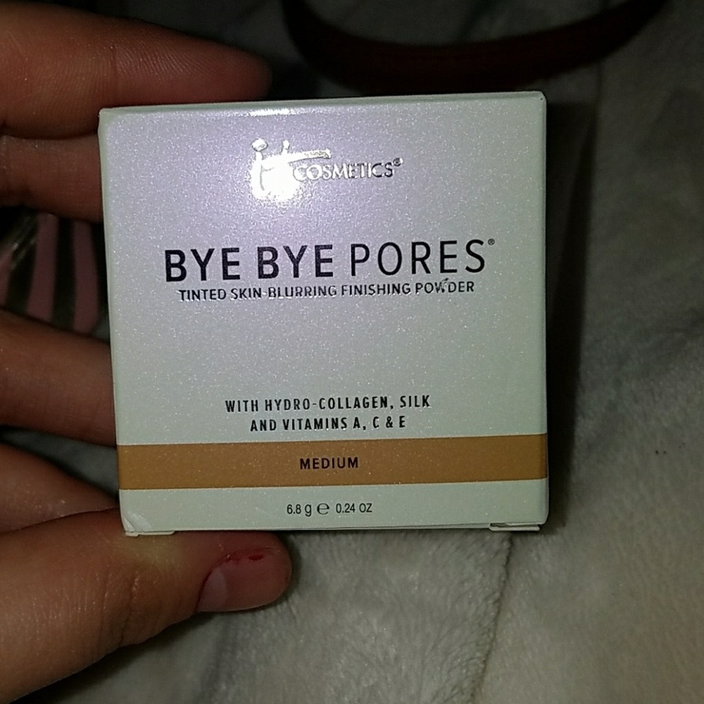 It cosmetics finishing powder